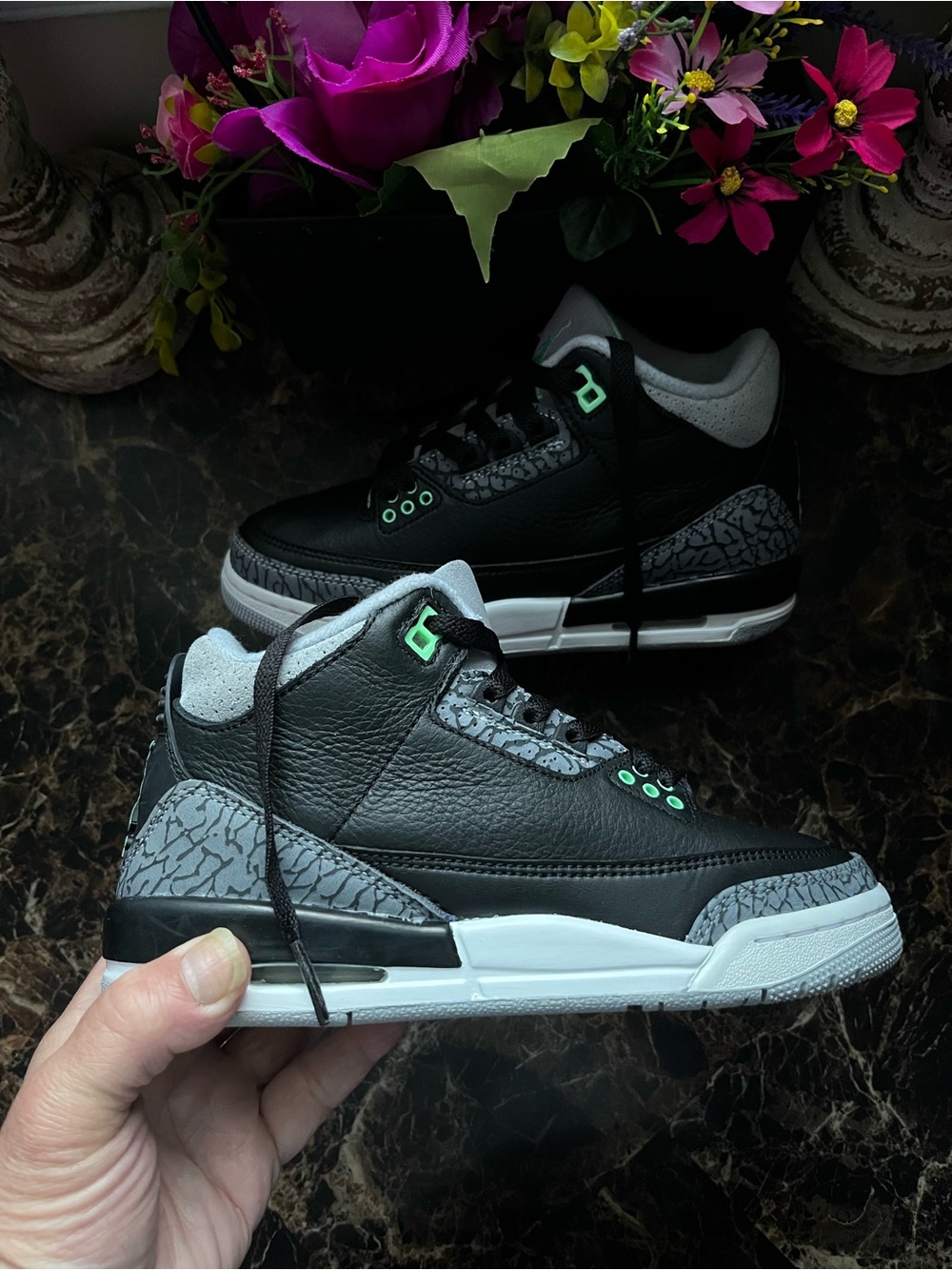 Jordan 3 Retro
Green Glow
Streetwear/Lifestyle Shoes
Size 4 Youth/5.5 Women